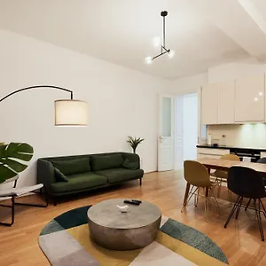 Apartment Designer In The Center, Wien